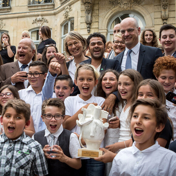 Remise du 6e Prix de l'audace artistique et culturelle de la Fondation Culture et Diversité à l'hôtel de Matignon à Paris, le 29 juin 2018. Les lauréas étaient entourés du premier ministre Edouard Philippe, de Jamel Debbouze, de l'homme d'affaires et philantrophe Marc Ladreit de lacharrière, de la ministre de la Culture Françoise Nyssen et du ministre de l'Education national Jean-Michel Blanquer.