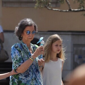 La reine Sofia d'Espagne s'est jointe à la reine Letizia d'Espagne et ses filles la princesse Leonor et l'infante Sofia pour une promenade au marché couvert de l'Olivar à Palma de Majorque le 31 juillet 2018, près de quatre mois après le scandale de la messe de Pâques dans lequel elles avaient été impliquées.