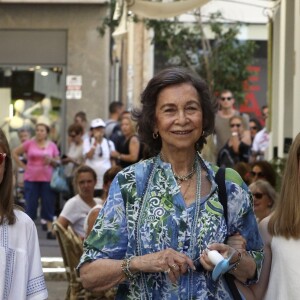 La reine Sofia d'Espagne s'est jointe à la reine Letizia d'Espagne et ses filles la princesse Leonor et l'infante Sofia pour une promenade au marché couvert de l'Olivar à Palma de Majorque le 31 juillet 2018, près de quatre mois après le scandale de la messe de Pâques dans lequel elles avaient été impliquées.