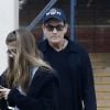 Exclusif - Charlie Sheen est allé chercher sa fille Sam et une amie à la sortie d'un gymnase à Malibu. Le 9 janvier 2017