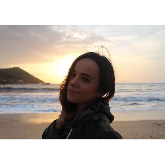 Alizée sublime à Ajaccio en Corse, un cliché immortalisé par sa fille Annily. Le 11 novembre 2017.