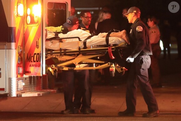 L'instagrammeuse australienne Tammy Hembrow quitte la soirée d'anniversaire de Kylie Jenner au Delillah, sur un brancard escortée par des ambulanciers. West Hollywood, 10 août 2018.
