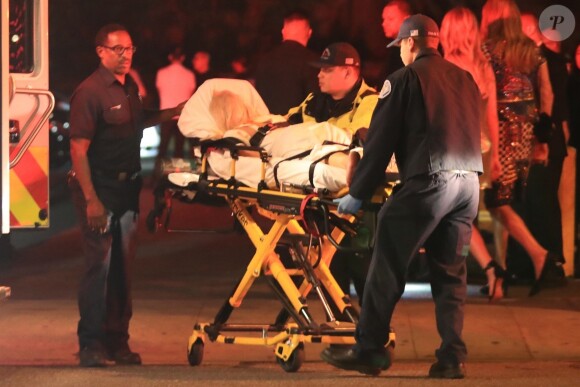 L'instagrammeuse australienne Tammy Hembrow quitte la soirée d'anniversaire de Kylie Jenner au Delillah, sur un brancard escortée par des ambulanciers. West Hollywood, 10 août 2018.