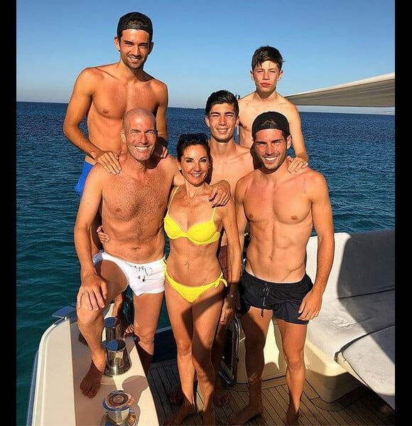 Zinédine, Véronique Zidane et leurs 4 enfants en vacances en Espagne. Juillet 2018.