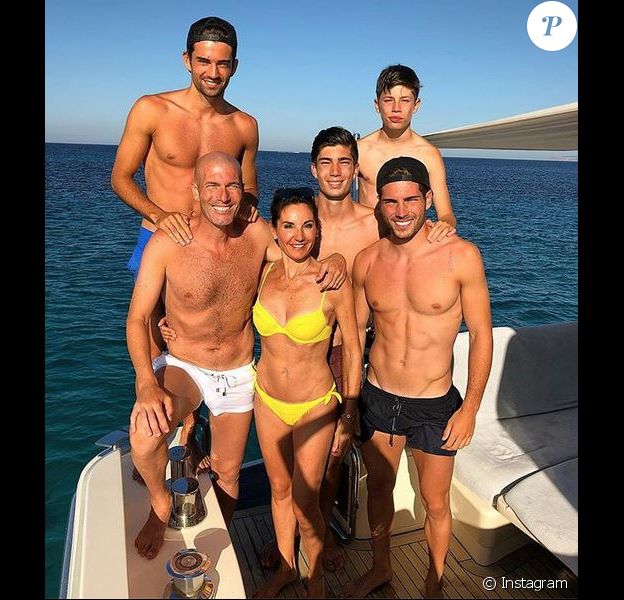 Zinédine, Véronique Zidane et leurs 4 enfants en vacances en Espagne. Juillet 2018.