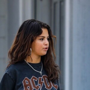 Exclusif - Selena Gomez se promène avec des amis à Santa Monica, le 29 juillet 2018.