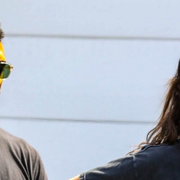 Exclusif - Selena Gomez se promène avec des amis à Santa Monica, le 29 juillet 2018.