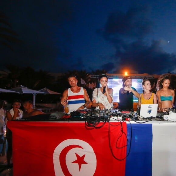 Exclusif - Delphine Wespiser, Mohamed Jerad (Directeur du Radisson Blu) et les Dj - Beach Party du Radisson Blu de Djerba, le 5 août 2018. © Philippe Doignon/Bestimage