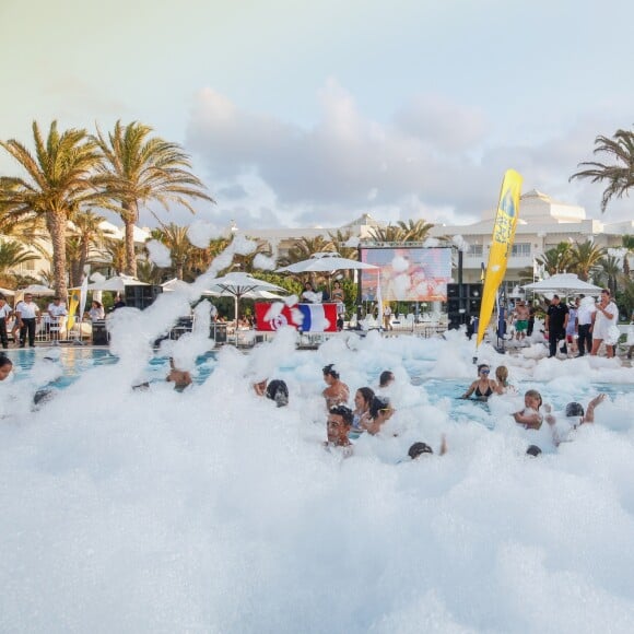 Exclusif - Delphine Wespiser, Tara McDonald et 17 Dj - Beach Party du Radisson Blu de Djerba, le 5 août 2018. © Philippe Doignon/Bestimage