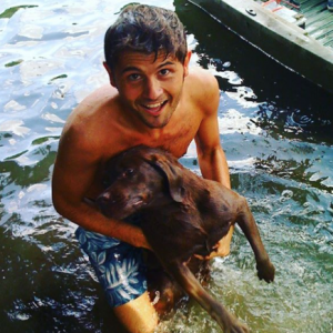 Chistophe Beaugrand et sa chienne Colby, une archive publiée le 17 août 2018.