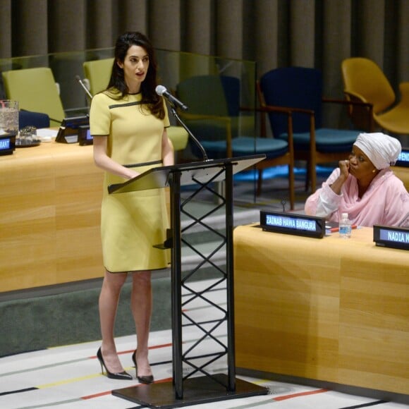 Amal Alamuddin Clonney, enceinte, demande au gouvernement Irakien et aux pays de l'ONU de sévir contre Daesh lors d'un discours à l'ONU à New York le 9 mars 2017.