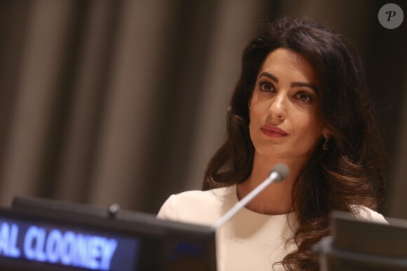 Amal Clooney prononce un discours à l'ONU à New York le 16 septembre 2016.