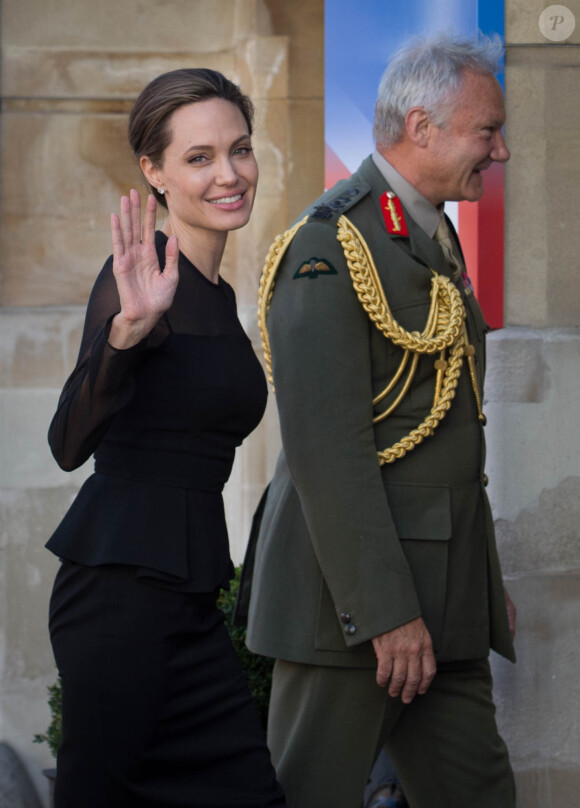 Angelina Jolie arrive à une conférence sur le maintien de la paix de l'ONU à Londres le 8 septembre 2016. Angelina Jolie porte le titre de "envoyée spéciale de l'ONU" pour le maintien de la paix.
