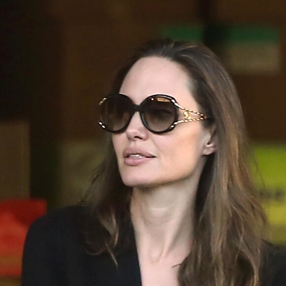 Angelina Jolie fait du shopping avec ses enfants à Los Feliz, le 15 août 2018