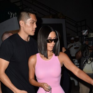 Kim Kardashian est allée diner avec des amis au restaurant Madeo après avoir assisté à la vente aux enchères de Christie's et What Goes Around Comes Around. Beverly Hills, le 21 août 2018.