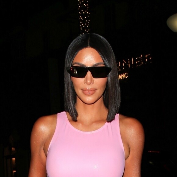 Kim Kardashian est allée diner avec des amis au restaurant Madeo après avoir assisté à la vente aux enchères de Christie's et What Goes Around Comes Around. Beverly Hills, le 21 août 2018.