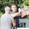 Exclusif - Ben Affleck se fait livrer de l'alcool et de la nourriture à son domicile de Brentwood, le 20 août 2018