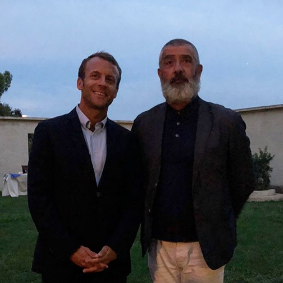 Brigitte et Emmanuel Macron accueillis par Jean-Pierre Blanc à la villa Noailles à Hyères, le samedi 25 août 2018.