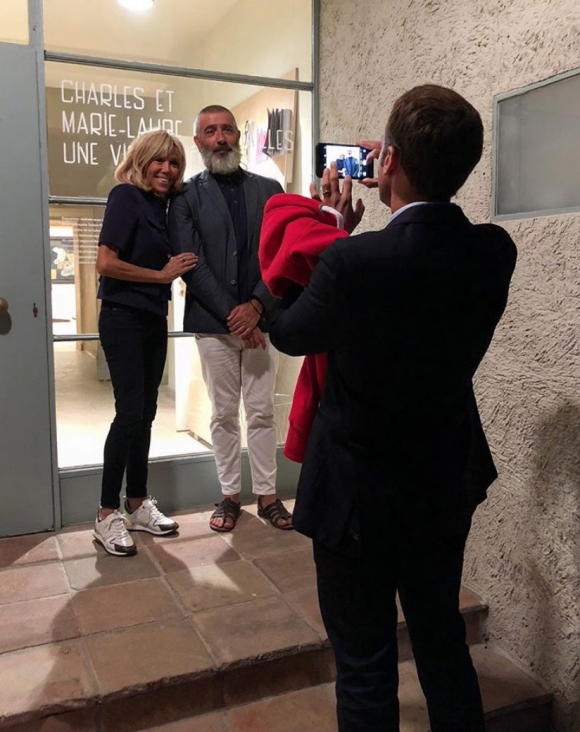 Brigitte et Emmanuel Macron accueillis par Jean-Pierre Blanc à la villa Noailles à Hyères, le samedi 25 août 2018.