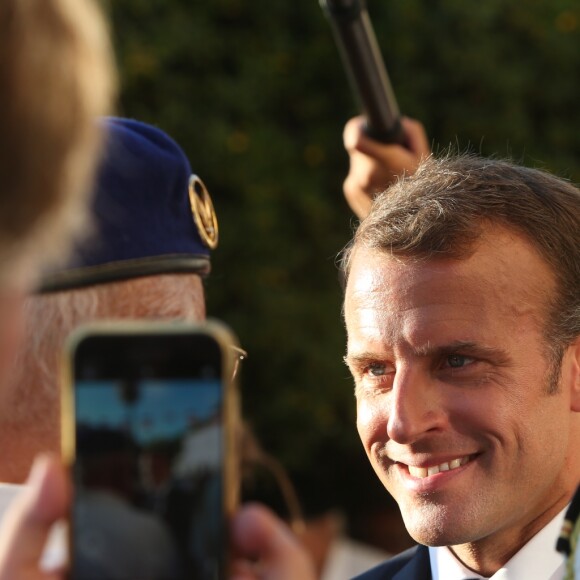 Le président Emmanuel Macron lors de la cérémonie du 74ème anniversaire de la libération de Bormes-les-Mimosas pendant la seconde guerre mondiale le 17 août 2018. © Luc Boutria / Nice Matin / Bestimage