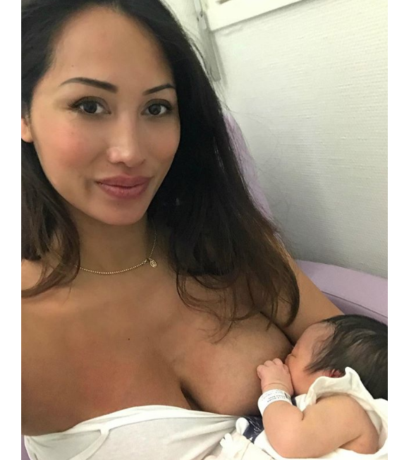 Angie Vu Ha allaite sa fille Emma-Rose, fruit de son amour pour Samuel Le Bihan, le 15 août 2018.
