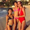 Laeticia Hallyday avec ses filles Jade et Joy à Saint-Barthélemy le 20 août 2017.