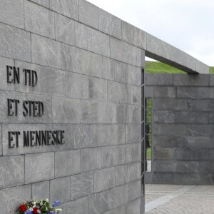 Le président de la République française Emmanuel Macron et le prince Frederik de Danemark lors de la cérémonie de dépôt de gerbe au monument des soldats tombés à la citadelle de Copenhague - Le couple présidentiel français en visite d'État à Copenhague, Danemark, le 28 août 2018. © Ludovic Marin/Pool/Bestimage