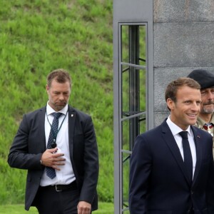 Le président de la République française Emmanuel Macron et le prince Frederik de Danemark lors de la cérémonie de dépôt de gerbe au monument des soldats tombés à la citadelle de Copenhague - Le couple présidentiel français en visite d'État à Copenhague, Danemark, le 28 août 2018. © Ludovic Marin/Pool/Bestimage