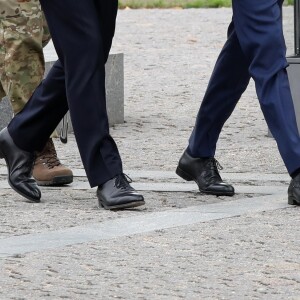 Le président de la République française Emmanuel Macron et le prince Frederik de Danemark lors de la cérémonie de dépôt de gerbe au monument des soldats tombés à la citadelle de Copenhague - Le couple présidentiel français en visite d'État à Copenhague, Danemark, le 28 août 2018. © Ludovic Marin/Pool/Bestimage