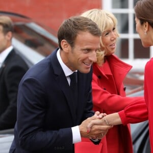 La princesse Mary de Danemark, le président de la République française Emmanuel Macron et sa femme la Première Dame Brigitte Macron (Trogneux) lors de la cérémonie de dépôt de gerbe au monument des soldats tombés à la citadelle de Copenhague - Le couple présidentiel français en visite d'État à Copenhague, Danemark, le 28 août 2018. © Ludovic Marin/Pool/Bestimage