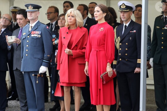 La princesse Mary de Danemark et la Première Dame française Brigitte Macron (Trogneux) lors de la cérémonie de dépôt de gerbe au monument des soldats tombés à la citadelle de Copenhague - Le couple présidentiel français en visite d'État à Copenhague, Danemark, le 28 août 2018. © Ludovic Marin/Pool/Bestimage