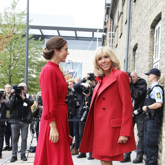 La première dame Brigitte Macron arrive à l'Académie royale des beaux-arts du Danemark à Copenhague avec la princesse Mary de Danemark le 28 août 2018. © Dominique Jacovides / Bestimage