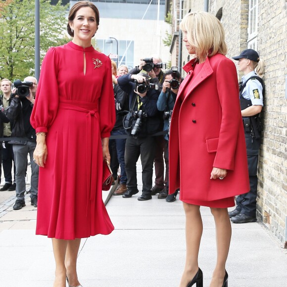 La première dame Brigitte Macron arrive à l'Académie royale des beaux-arts du Danemark à Copenhague avec la princesse Mary de Danemark le 28 août 2018. © Dominique Jacovides / Bestimage