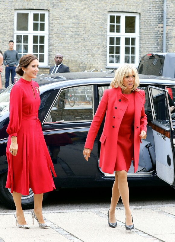 La première dame Brigitte Macron arrive à l'Académie royale des beaux-arts du Danemark à Copenhague avec la princesse Mary de Danemark le 28 août 2018. © Dominique Jacovides / Bestimage