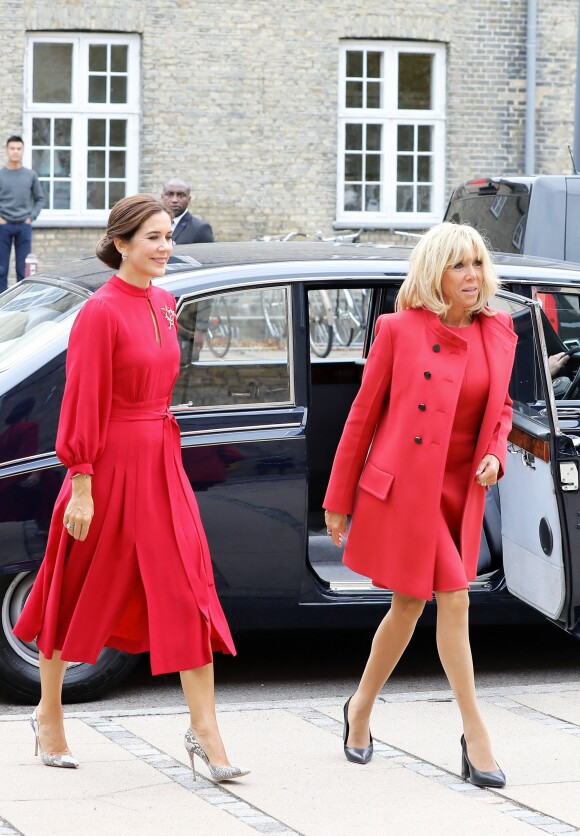 La première dame Brigitte Macron arrive à l'Académie royale des beaux-arts du Danemark à Copenhague avec la princesse Mary de Danemark le 28 août 2018. © Dominique Jacovides / Bestimage