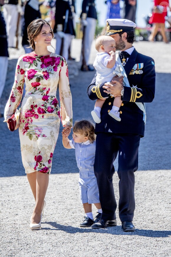 La princesse Sofia, le prince Carl Philip et leurs enfants le prince Gabriel et le prince Alexander au baptême de la princesse Adrienne de Suède à Stockholm au palais Drottningholm en Suède le 8 juin 2018.