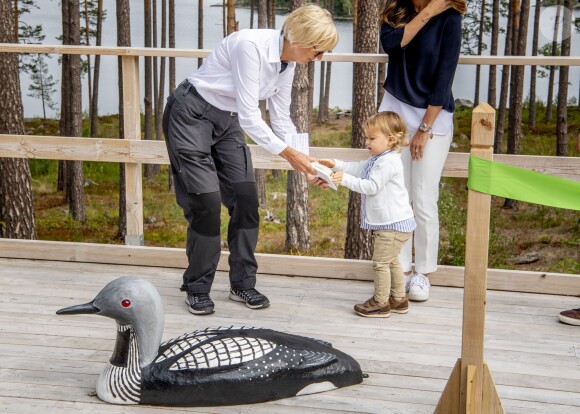 Le prince Alexander de Suède, accompagné de ses parents le prince Carl Philip et la princesse Sofia de Suède, a inauguré le 23 août 2018 une plate-forme d'observation à son nom au sein de la réserve naturelle Nynä dans le duché de Södermanland, dont il est le duc et où il effectuait, à 2 ans, sa première visite officielle.