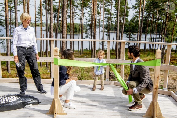 Le prince Alexander de Suède, accompagné de ses parents le prince Carl Philip et la princesse Sofia de Suède, a inauguré le 23 août 2018 une plate-forme d'observation à son nom au sein de la réserve naturelle Nynä dans le duché de Södermanland, dont il est le duc et où il effectuait, à 2 ans, sa première visite officielle.