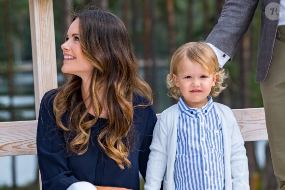 Le prince Alexander de Suède, accompagné de ses parents le prince Carl Philip et la princesse Sofia de Suède, a inauguré le 23 août 2018 une plate-forme d'observation à son nom au sein de la réserve naturelle Nynä dans le duché de Södermanland, dont il est le duc et où il effectuait, à 2 ans, sa première visite officielle.