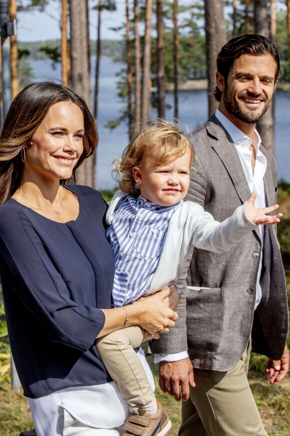 Le prince Alexander de Suède, accompagné de ses parents le prince Carl Philip et la princesse Sofia de Suède, a inauguré le 23 août 2018 une plate-forme d'observation à son nom au sein de la réserve naturelle Nynä dans le duché de Södermanland, dont il est le duc et où il effectuait, à 2 ans, sa première visite officielle.