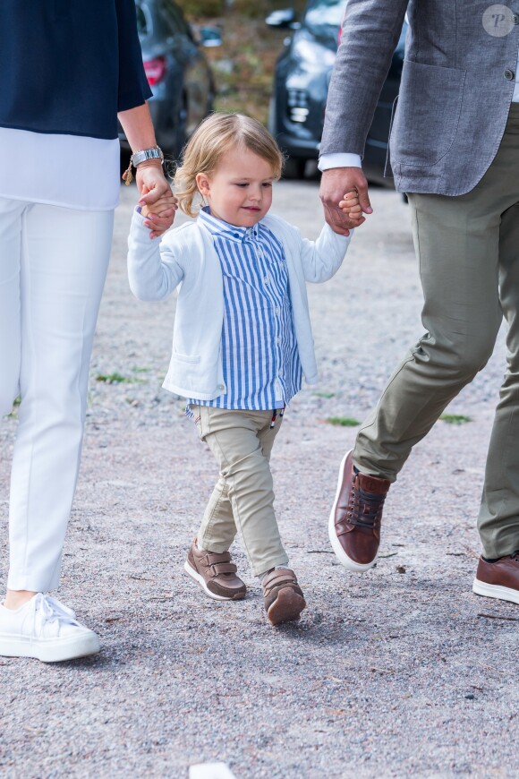 Le prince Alexander de Suède, accompagné de ses parents le prince Carl Philip et la princesse Sofia de Suède, a inauguré le 23 août 2018 une plate-forme d'observation à son nom au sein de la réserve naturelle Nynä dans le duché de Södermanland, dont il est le duc et où il effectuait, à 2 ans, sa première visite officielle.