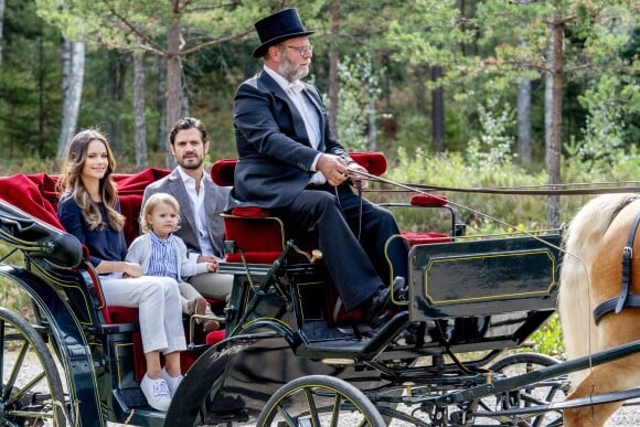 Le prince Alexander de Suède, accompagné de ses parents le prince Carl Philip et la princesse Sofia de Suède, a inauguré le 23 août 2018 une plate-forme d'observation à son nom au sein de la réserve naturelle Nynä dans le duché de Södermanland, dont il est le duc et où il effectuait, à 2 ans, sa première visite officielle.