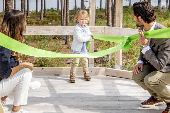 Le prince Alexander de Suède, accompagné de ses parents le prince Carl Philip et la princesse Sofia de Suède, a inauguré le 23 août 2018 une plate-forme d'observation à son nom au sein de la réserve naturelle Nynä dans le duché de Södermanland, dont il est le duc et où il effectuait, à 2 ans, sa première visite officielle.