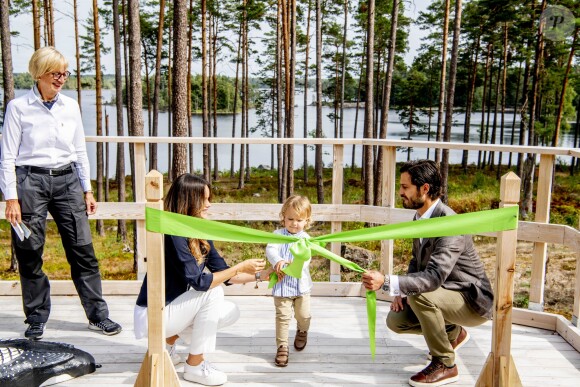 Le prince Alexander de Suède, accompagné de ses parents le prince Carl Philip et la princesse Sofia de Suède, a inauguré le 23 août 2018 une plate-forme d'observation à son nom au sein de la réserve naturelle Nynä dans le duché de Södermanland, dont il est le duc et où il effectuait, à 2 ans, sa première visite officielle.