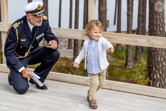 Le prince Alexander de Suède, accompagné de ses parents le prince Carl Philip et la princesse Sofia de Suède, a inauguré le 23 août 2018 une plate-forme d'observation à son nom au sein de la réserve naturelle Nynä dans le duché de Södermanland, dont il est le duc et où il effectuait, à 2 ans, sa première visite officielle.