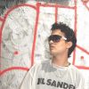 Badbone, alias Adam Vadel. L'artiste français d'origine perse et basé à Los Angeles cartonne avec son nouveau morceau "Young Playa".
