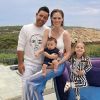 Coco Rocha, son mari James Conran et leurs enfants Ioni et Iver. Août 2018.