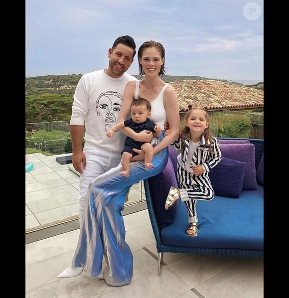 Coco Rocha, son mari James Conran et leurs enfants Ioni et Iver. Août 2018.