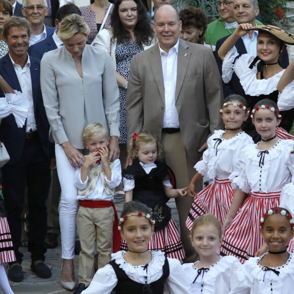 La princesse Charlène de Monaco avec le prince Jacques de Monaco, Mélanie de Massy, le prince Albert II de Monaco avec la princesse Gabriella de Monaco, la baronne Elisabeth Ann de Massy, Monseigneur Barsi, Georges Marsan (Maire de Monaco) - Traditionnel Pique-nique des Monégasques dans les jardins du parc Princesse Antoinette à Monaco, le 31 août 2018. © Claudia Albuquerque/Bestimage