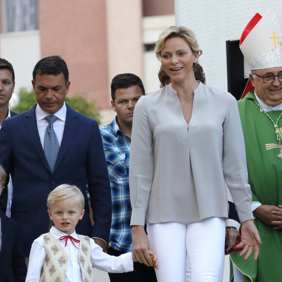 Jean Leonard de Massy, Sean Wittstock (frère de la princesse Charlène de Monaco), la princesse Charlène de Monaco avec le prince Jacques de Monaco, Monseigneur Barsi - Traditionnel Pique-nique des Monégasques dans les jardins du parc Princesse Antoinette à Monaco, le 31 août 2018. © Claudia Albuquerque/Bestimage